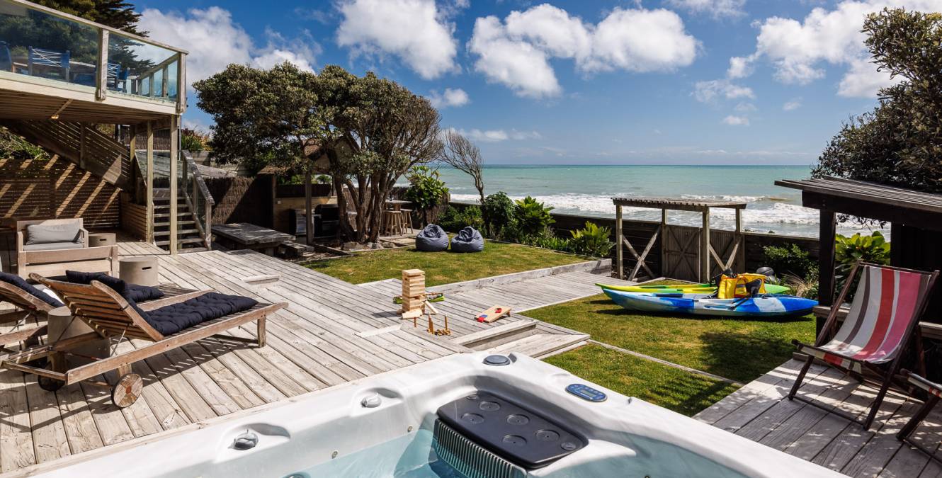 9 person spa pool with sea view