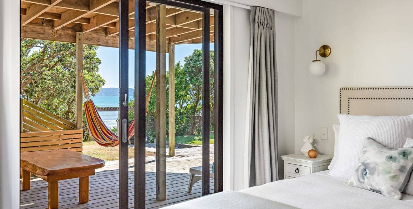 Beachfront bedroom, sea view at Kapiti accomodation
