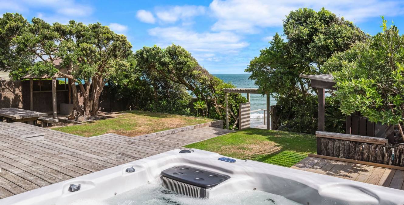 Luxury 9 person spa pool with sea views