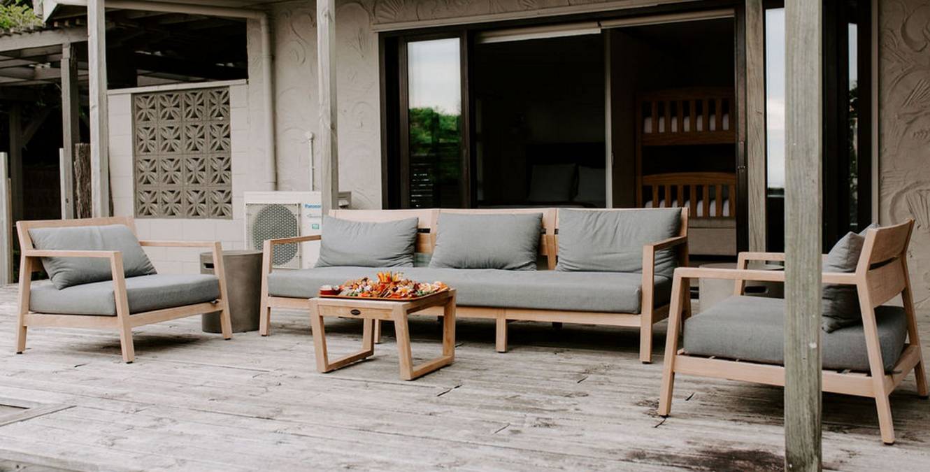 Modern lounge suite in spacious Wellington accomodation