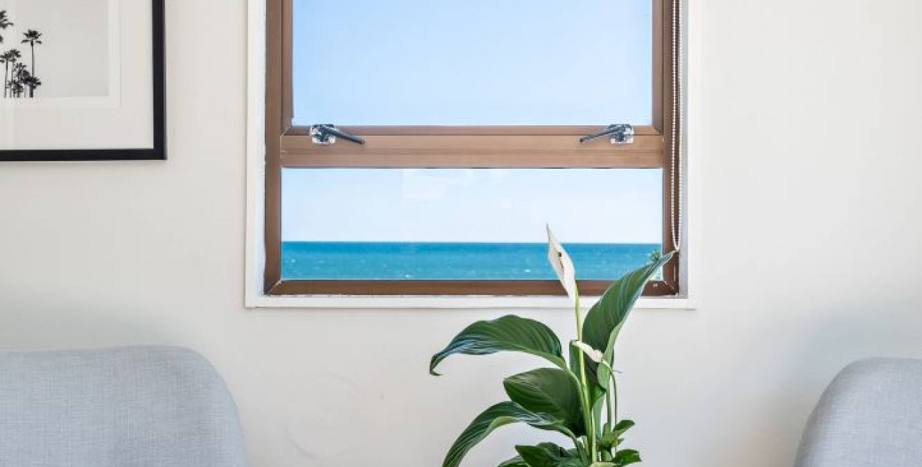 Spacious interior designed bedroom, luxury accomodation Kapiti